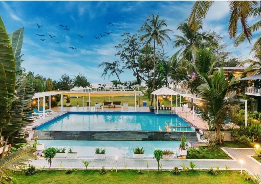 Foxoso La Alphonso Resort